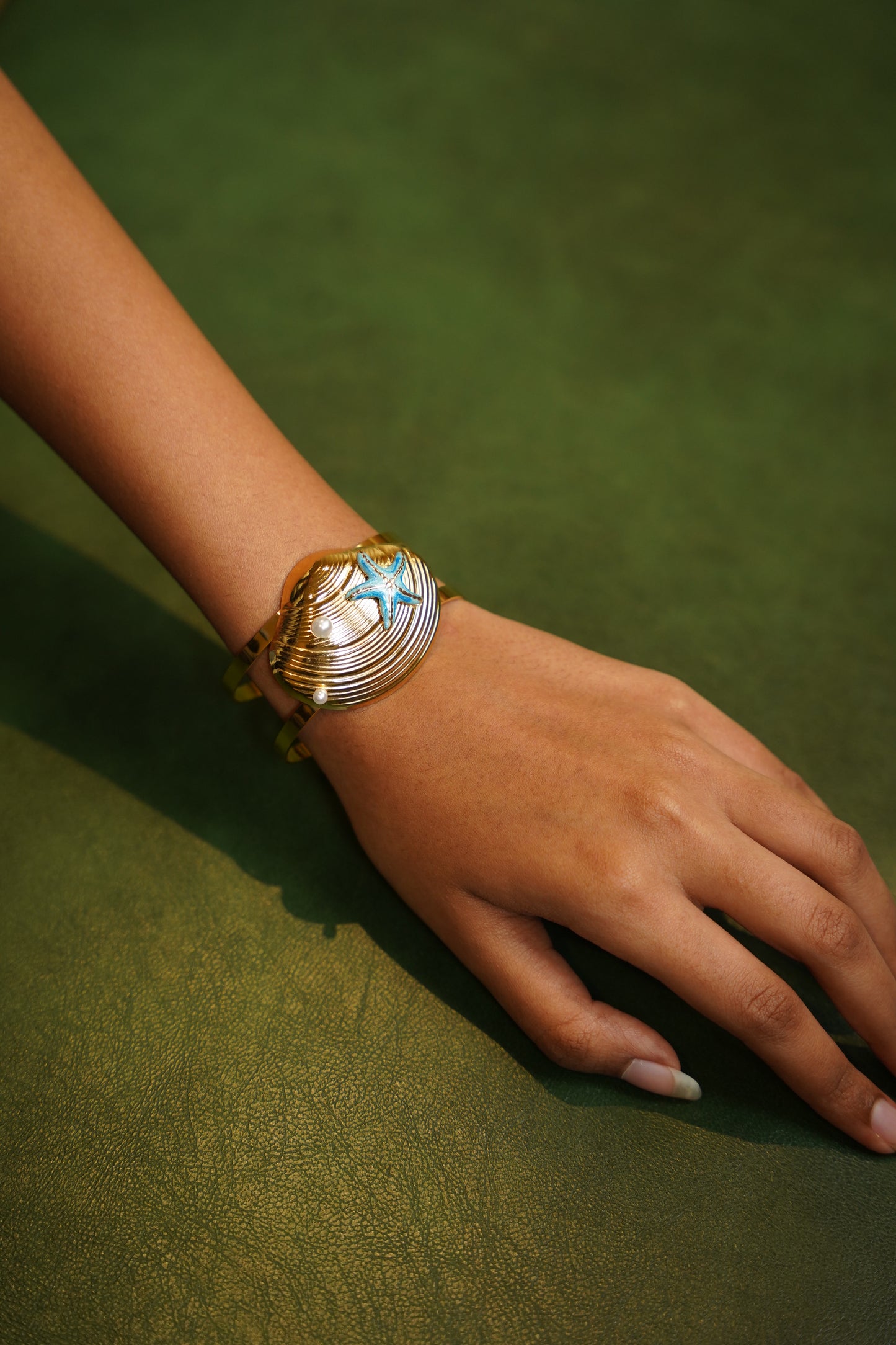 Alora Shell Bracelet
