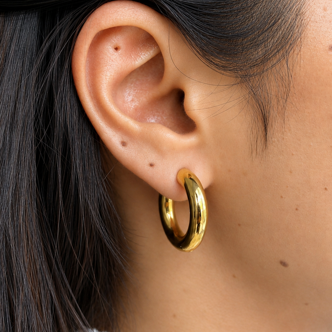 Minimal Gold Hoops (Medium)