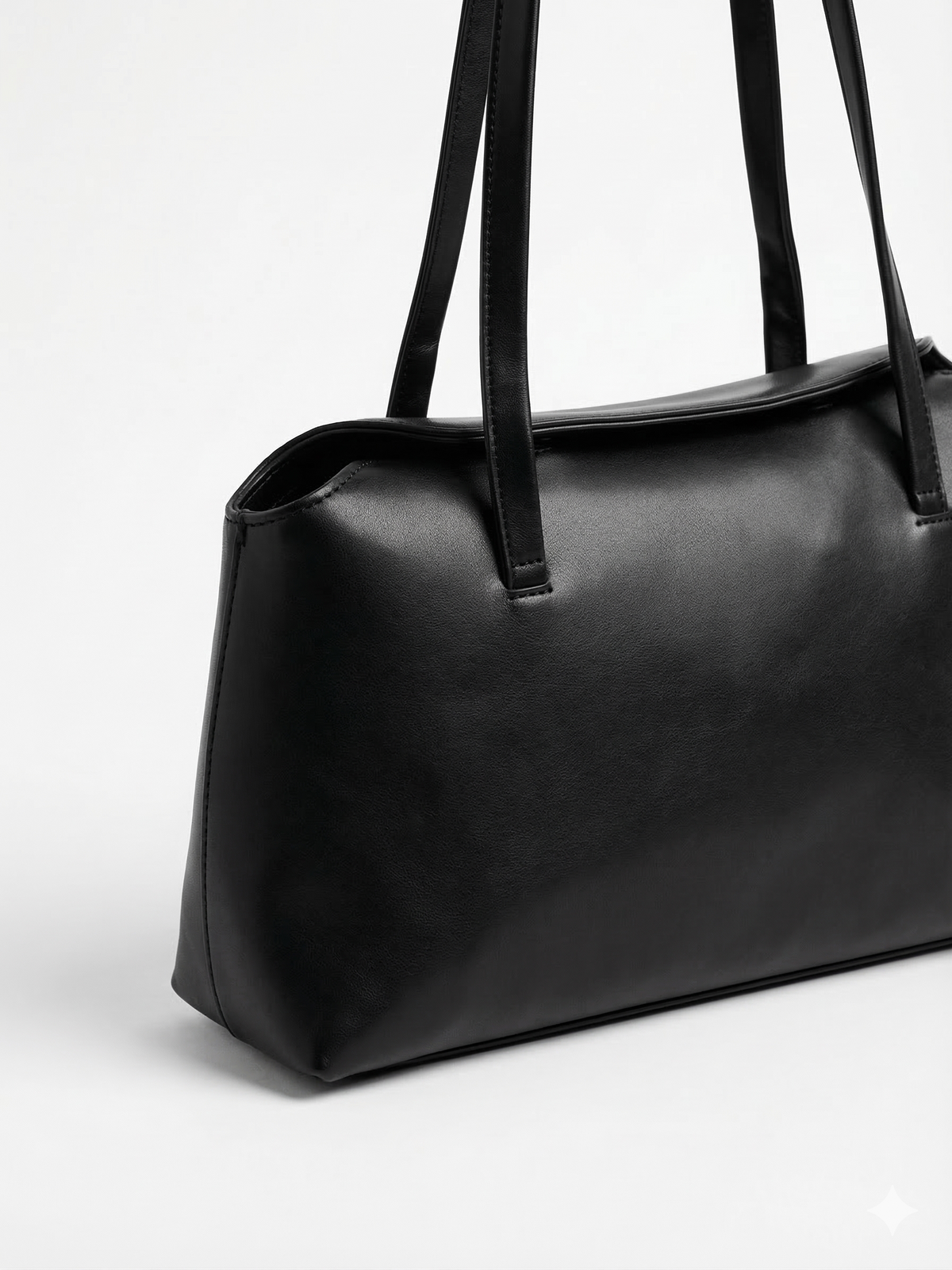 Noir Reserve Shoulder Bag