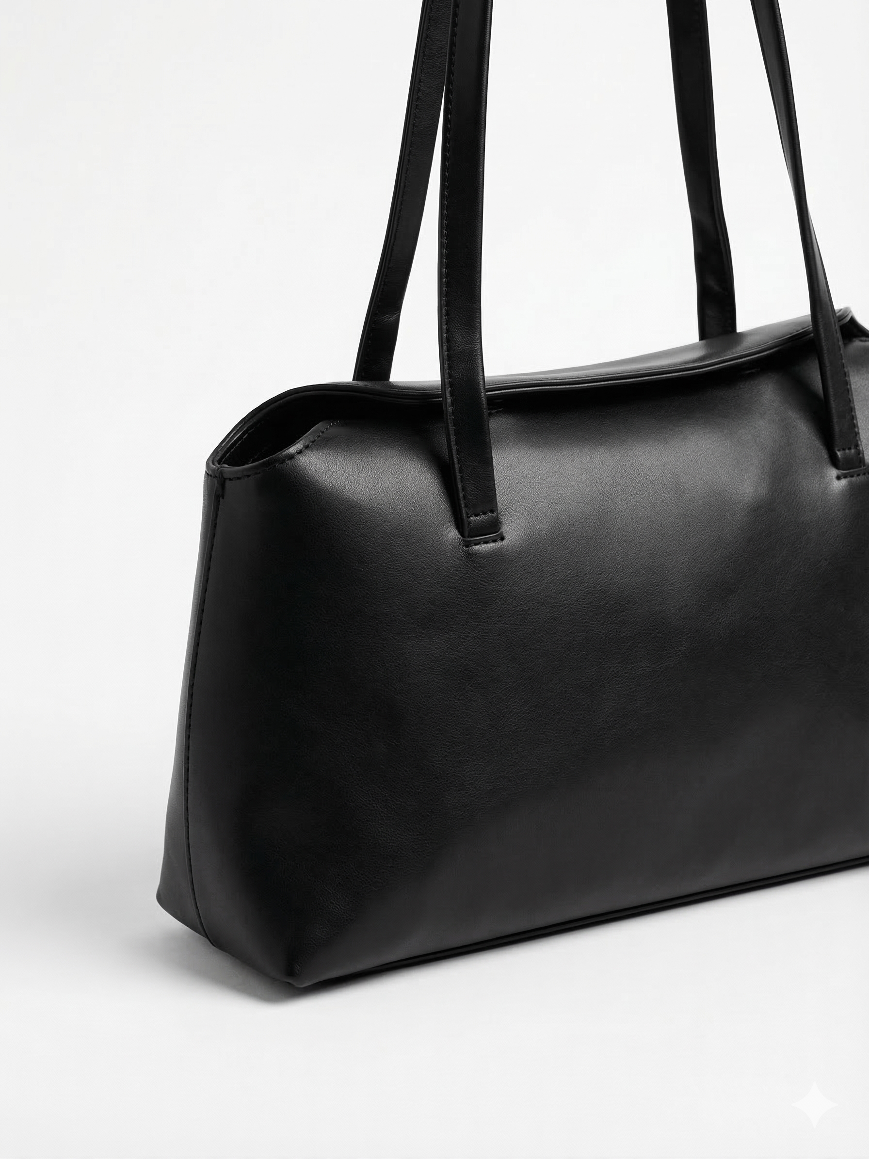 Noir Reserve Shoulder Bag