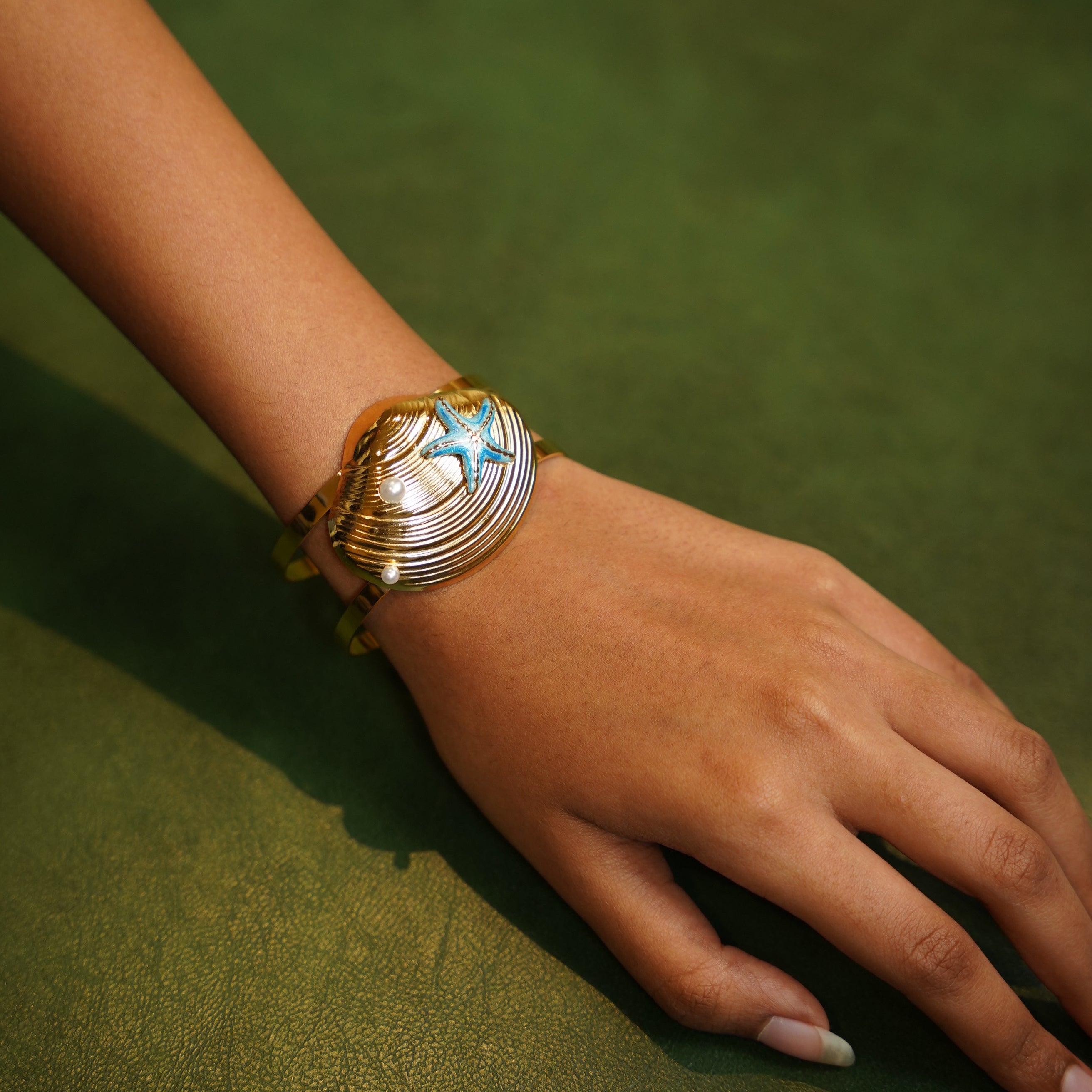 Alora Shell Bracelet