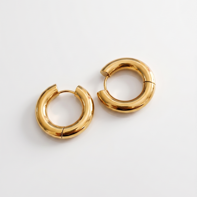 Minimal Gold Hoops (Medium)